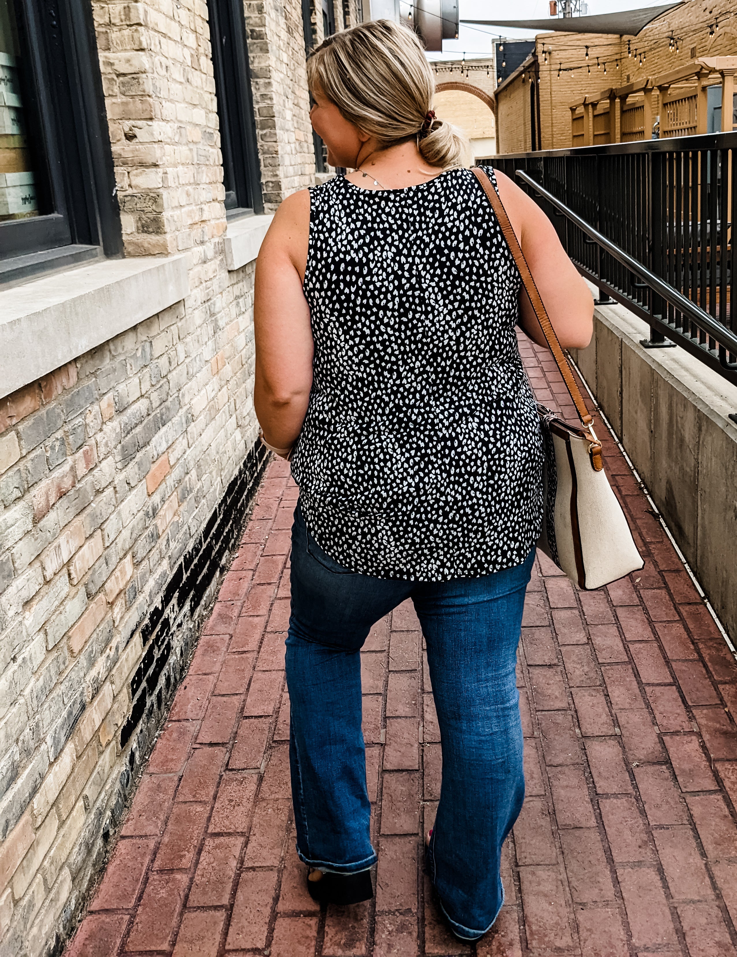 Neutral Dotted Tank